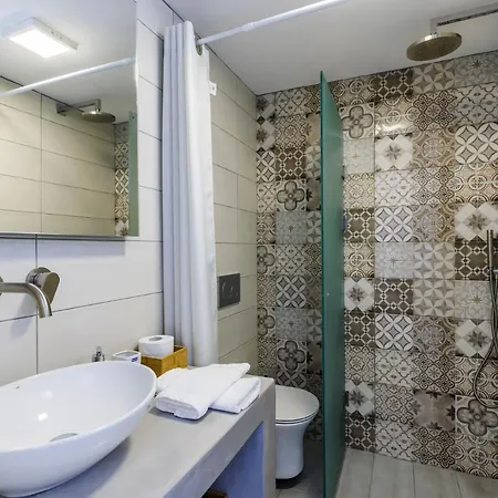 Willa Soultani Glossa